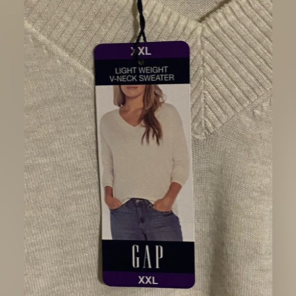 Gap Light Weight V-neck Sweater - Picture 3 of 4
